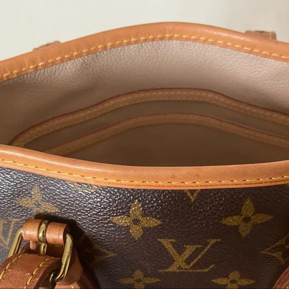 βοΈSOLD βοΈ Louis Vuitton Petit (PM) Bucket Bag - Picture 14 of 14